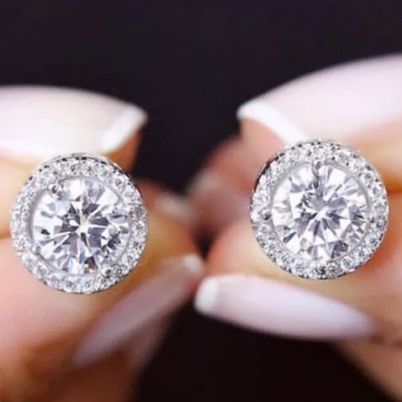 Jewelry - NWOT round classic earrings
